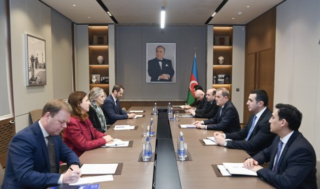 Ceyhun Bayramov Aİ rəsmisi ilə sülh prosesini&nbsp;müzakirə etdi