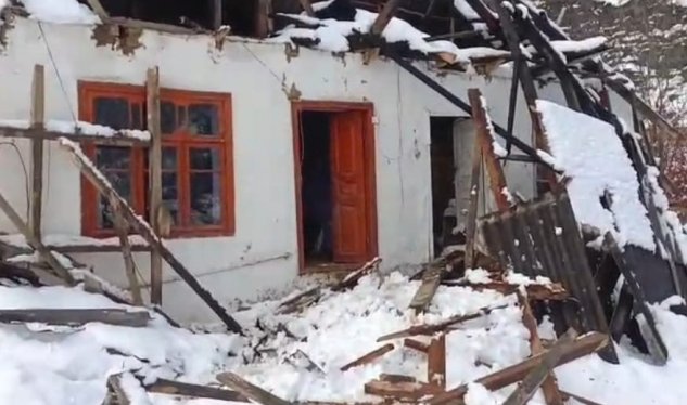 Lerikdə damı çökən evdə 3 nəfər olub - FOTOLAR