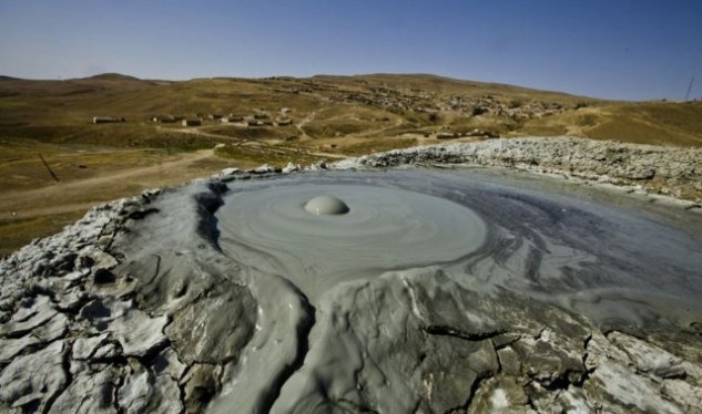 Azərbaycanda vulkan püskürdü