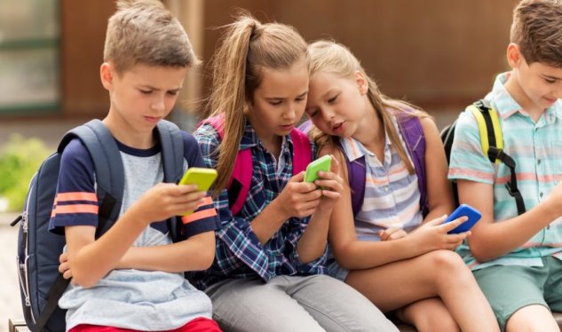 Azərbaycanda uşaqlara sosial şəbəkəyə giriş qadağan oluna bilər?