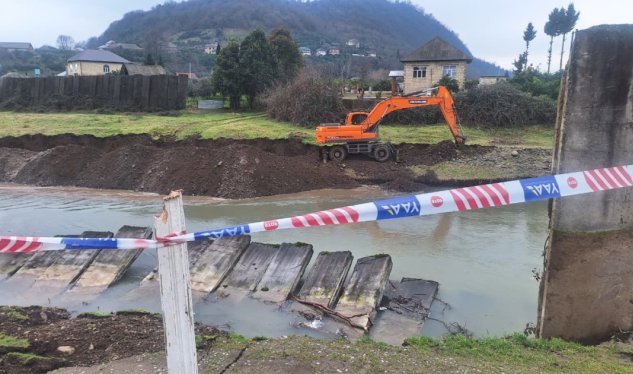 Astarada torpaq sürüşməsi - Çayın məcrası dəyişdirilir