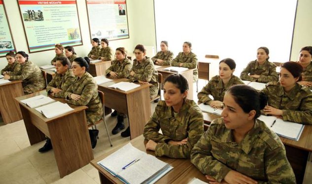 Qadın hərbçilər üçün müqavilə şərtləri yumşaldılır