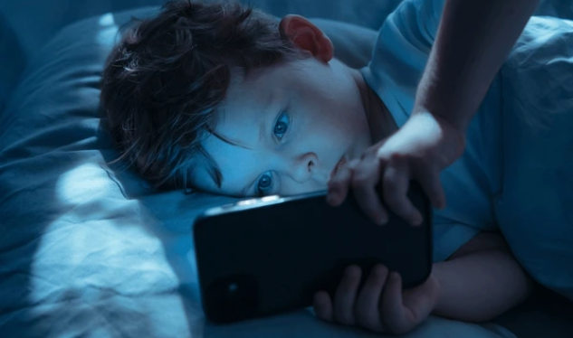 Uşaqlarımız sosial şəbəkələrdə gündə&nbsp;5 saat vaxt keçirir&nbsp;- ŞOK&nbsp;RƏQƏMLƏR