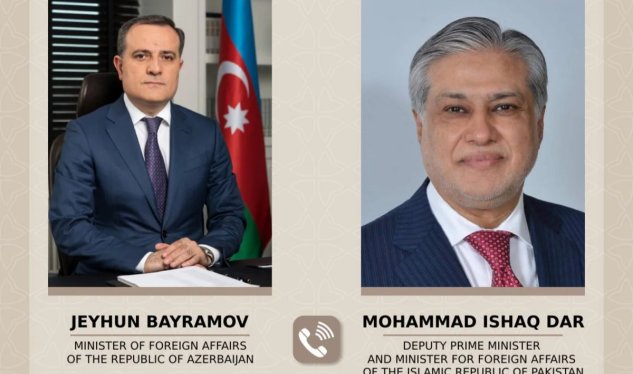 Ceyhun Bayramov pakistanlı həmkarı ilə telefonla danışdı