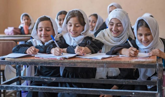 Əfqanıstanda qızlara Azərbaycan dili dərsləri keçirilir - ÖZƏL