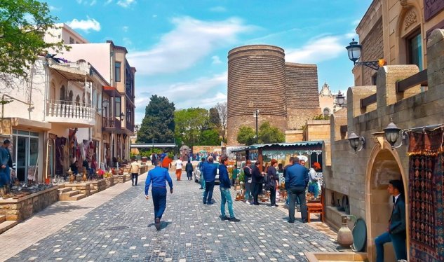 Azərbaycana gələn turistlərin sayı kəskin azalıb - İDDİA