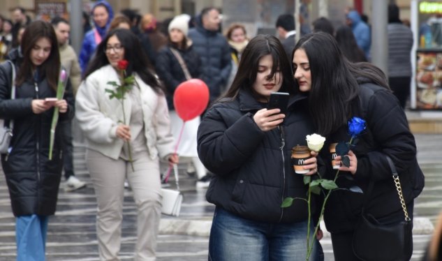 Azərbaycanda qadınlar harada çalışır, nə qədər maaş alır? - RƏQƏMLƏR