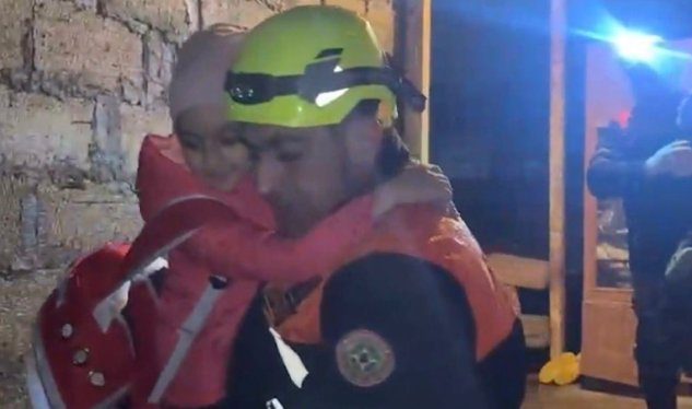 İntensiv yağışlar səbəbindən evləri&nbsp;su basdı - Sakinlər təxliyə edildi