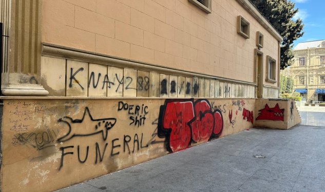 Tarixə çəkilən qrafiti: Mədəniyyətimizi kimlər ləkələmək istəyir?
