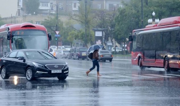 İntensiv yağışlar bu gün də YAĞACAQ