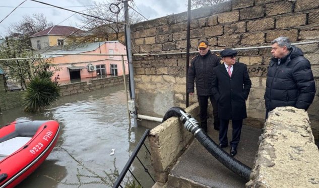 Kəmaləddin Heydərov Keşlədə su basmış ərazidə - FOTO