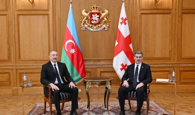 İlham Əliyev Gürcüstan Prezidenti ilə təkbətək görüşüb
