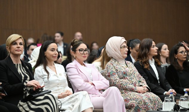 Mehriban Əliyeva Diplomatiya Forumunun panel iclasında - FOTOLAR