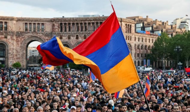 Ermənistanda gərgin mübarizə: revanşistlər Paşinyana qarşı birləşir