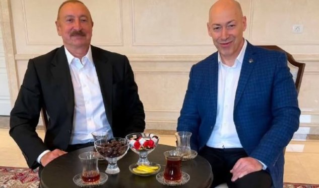 Məşhur jurnalist Prezidentlə çay süfrəsində - FOTO