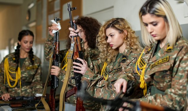 Ermənistan qadın hərbçiləri Azərbaycanla sərhədə GÖNDƏRİR