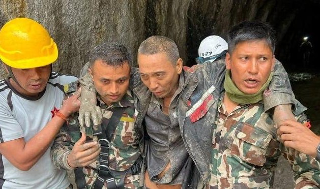 Daşqından 10 gün sonra tuneldən sağ tapıldı&nbsp;