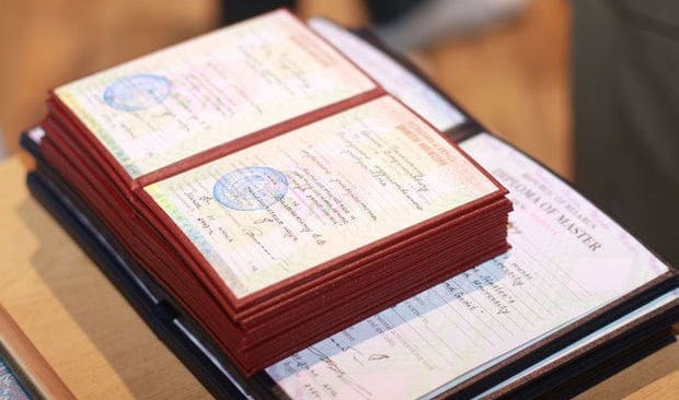 Ermənilərin atdığı mərmi evini yandırmışdı - Diplomunu itirən şəxsə qarşı 10 minlik DƏLƏDUZLUQ