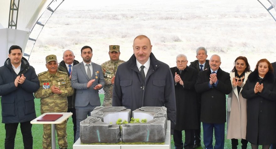 Prezident Xocalı soyqırımı memorialının təməlini QOYDU