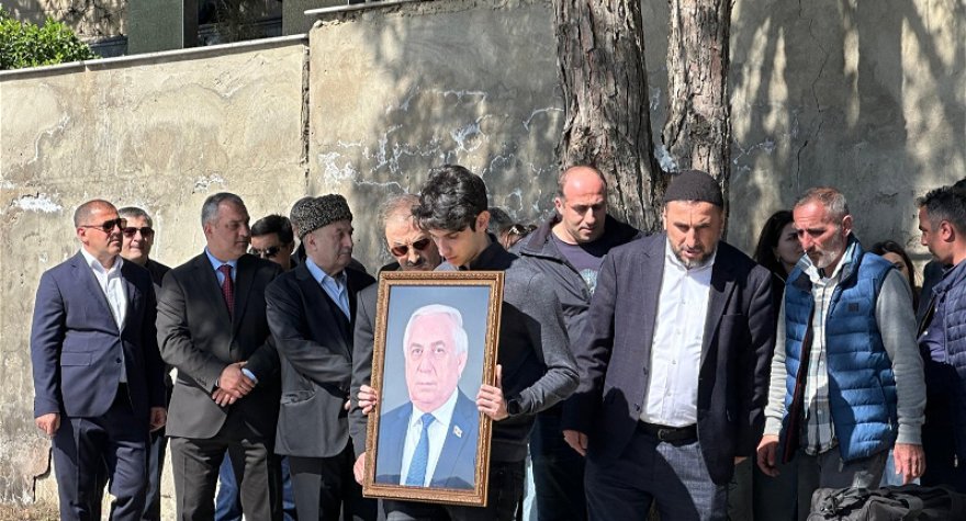 Parlamentarilər Hadi Rəcəblinin vəfatından danışır...