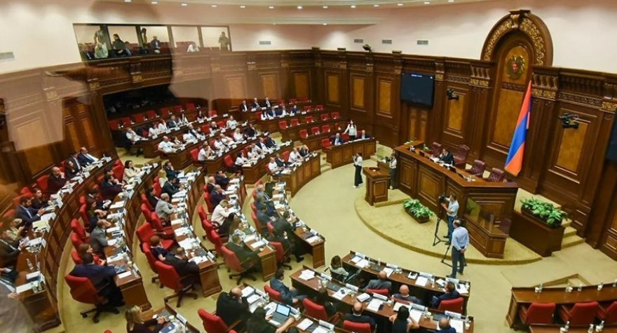 Hakimiyyətyönlü deputatlar Ermənistan parlamentinin növbədənkənar iclasını boykot etdilər - SƏBƏB