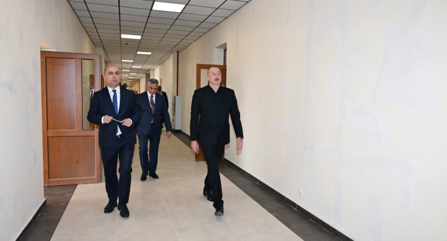 Prezident Qarabağ Universitetində görülən işlərlə tanış oldu