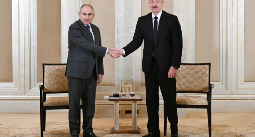 Əliyev-Paşinyan görüşündəki nümayəndə heyətləri - FOTO+ADLAR