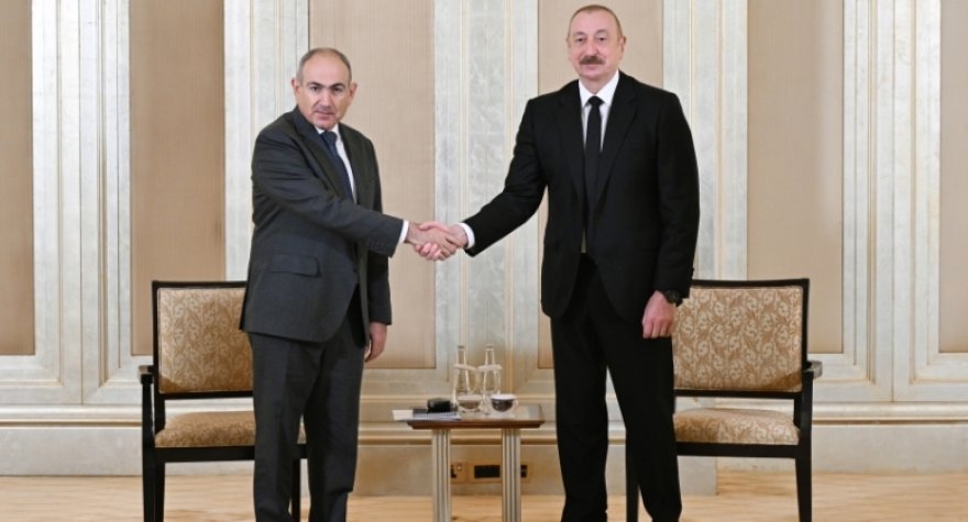 Əliyev-Paşinyan görüşündəki nümayəndə heyətləri - FOTO +ADLAR