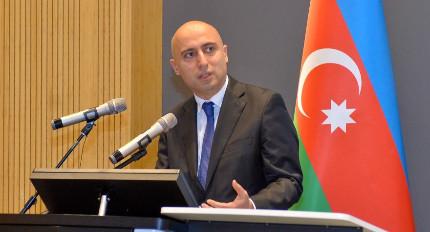 Nazir rus dilli məktəblərin BAĞLANMASINDAN DANIŞDI