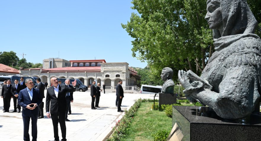 Liderlər Şuşada güllələnmiş heykəllərə baxdılar - GÖRÜNTÜLƏR