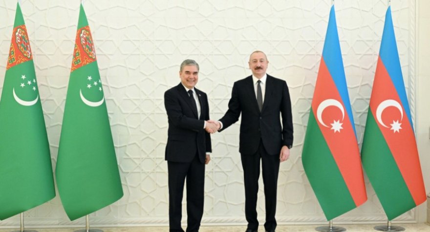 İlham Əliyev Qurbanqulu Berdiməhəmmədova zəng etdi