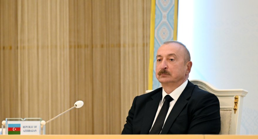 İlham Əliyevə “Axaltəkə” atı hədiyyə edildi