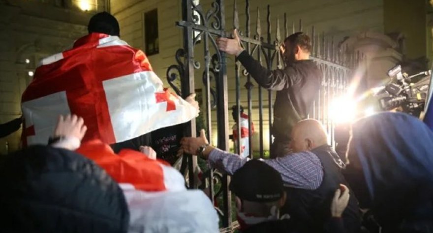 Gürcüstanda 4 oktyabr etiraz aksiyası - Təşkilatçılar saxlanıldı