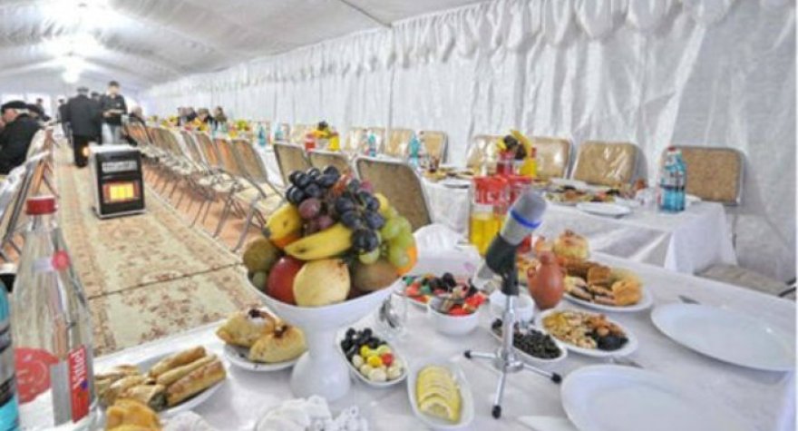 Dəbdəbəli yaslar qanunla qadağan edilsin, ya yox...