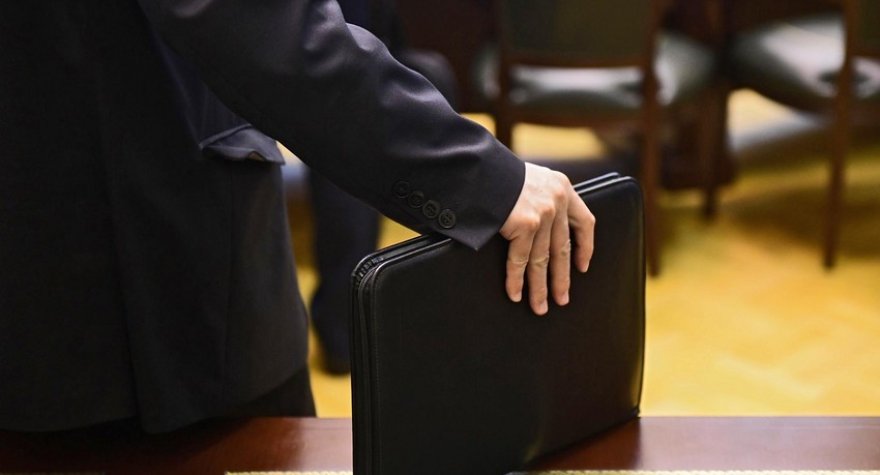 Bir nazir, bir agentlik sədri vəzifədən ÇIXARILACAQ