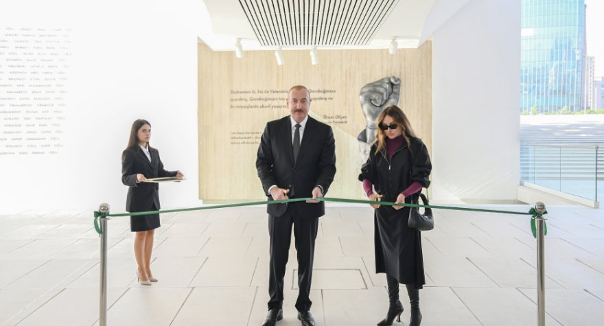 Prezident və Mehriban Əliyeva Zəfər muzeyinin açılışında - FOTOLAR