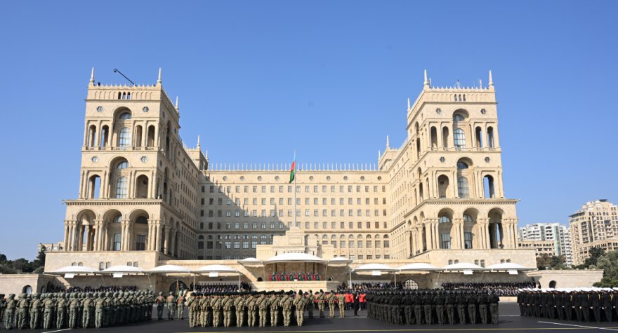 Bakıda Zəfər paradı keçirildi - VİDEO