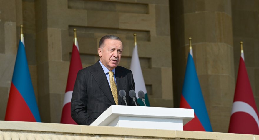 Ərdoğan paradda Məmməd Arazın şeirini səsləndirdi