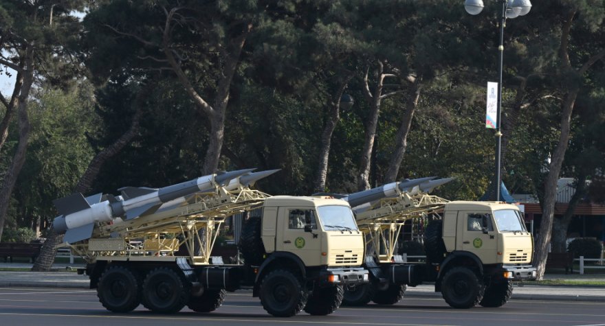 Paradda nümayiş etdirilən müasir TEXNİKALAR