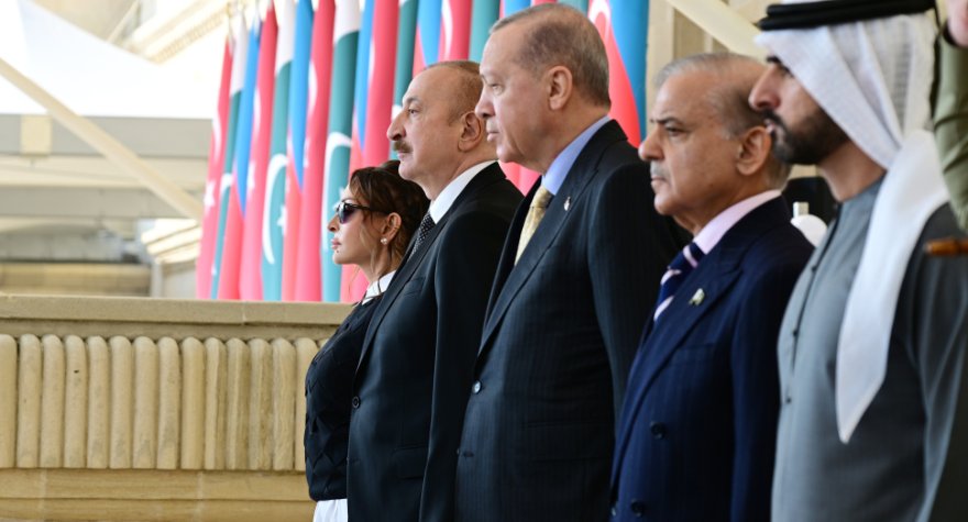 Zəfər paradında dünyaya verilən mesaj: Azərbaycan tək deyil!
