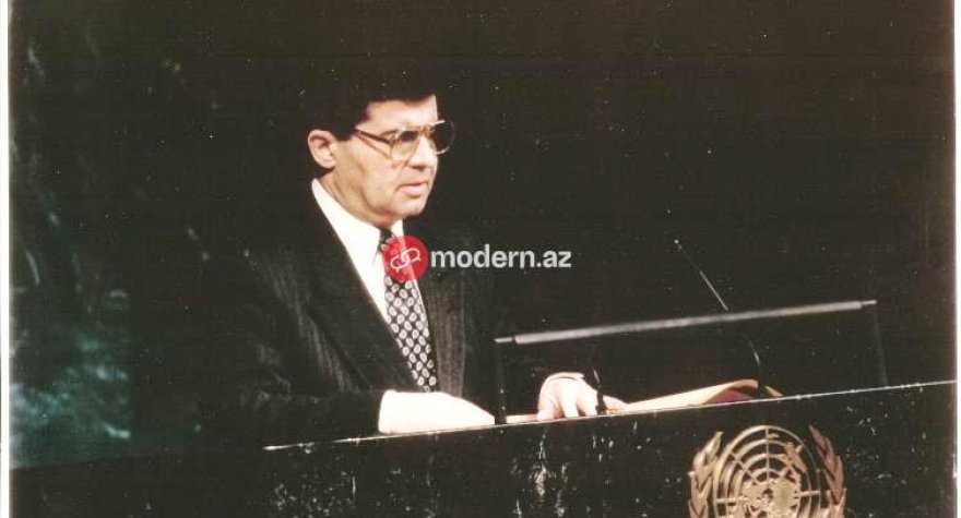 Bir şəklin tarixçəsi - Azərbaycanın BMT-yə üzv qəbul olunduğu an - Tribunadakı NAZİR