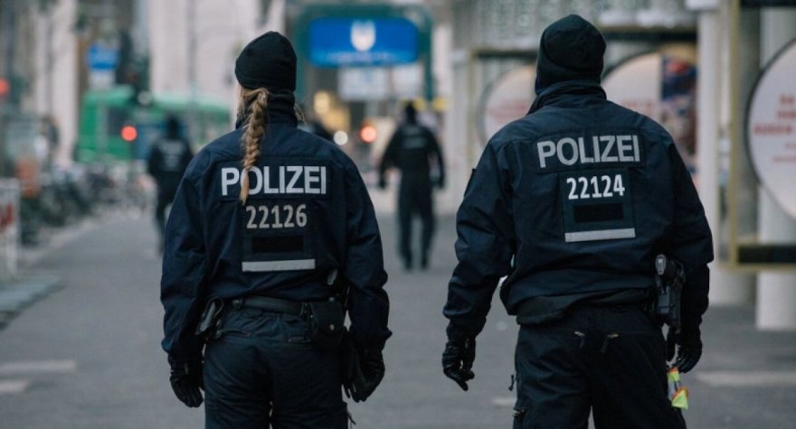 Almaniyada azərbaycanlıya görə ara qarışıdı - Polis şöbəsində qarşısında AKSİYA