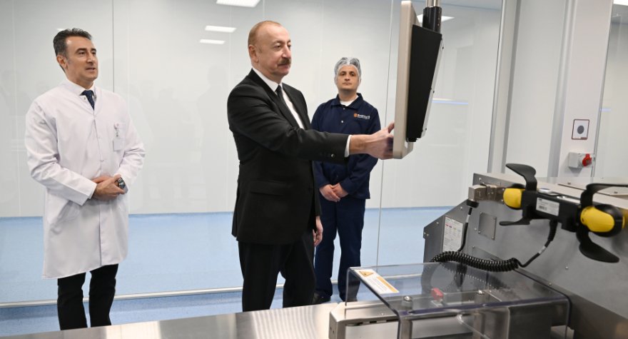İlham Əliyev dərman istehsalı müəssisəsinin açılışında - FOTO