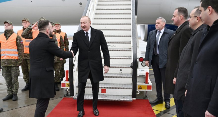 Prezident Slovakiyada rəsmi səfərdədir - FOTOLAR