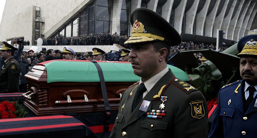 Heydər Əliyevin dəfn günündən TARİXİ FOTOLAR