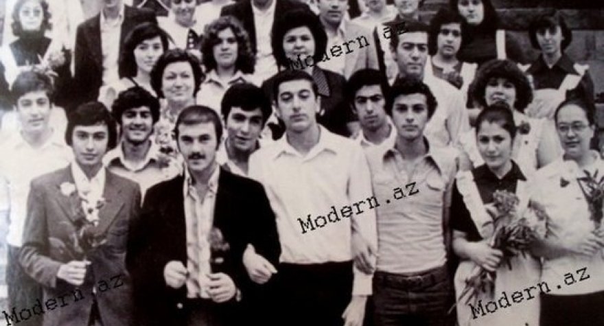 Bir şəklin tarixçəsi: İlham Əliyev SİNİF YOLDAŞLARI İLƏ...