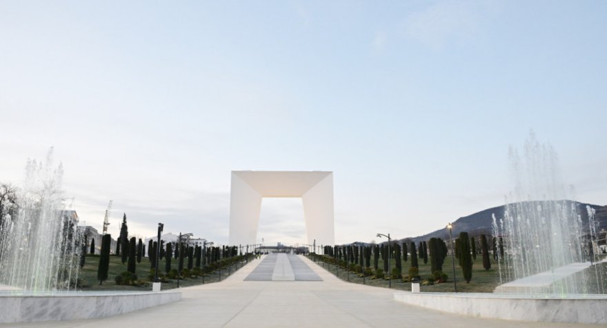 Prezidentlə xanımı&nbsp;Xankəndidəki Zəfər parkının açılışında