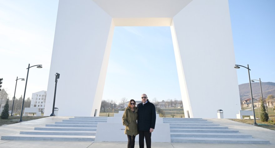 Prezidentlə xanımı&nbsp;Xankəndidəki Zəfər parkının açılışında