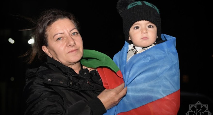 Qürurla doğma torpaqlara yola düşdülər - Böyük Qayıdış davam edir...