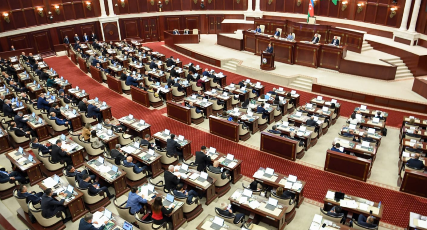 Deputatlar Prezident və birinci xanımı&nbsp;TƏBRİK ETDİ